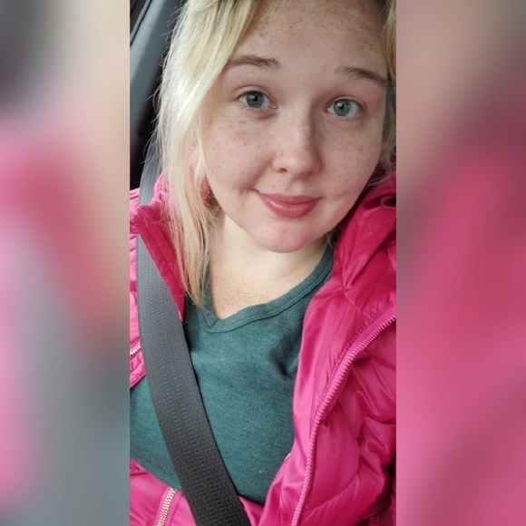 Meet your Posher, Nichole - Picture 4 of 4